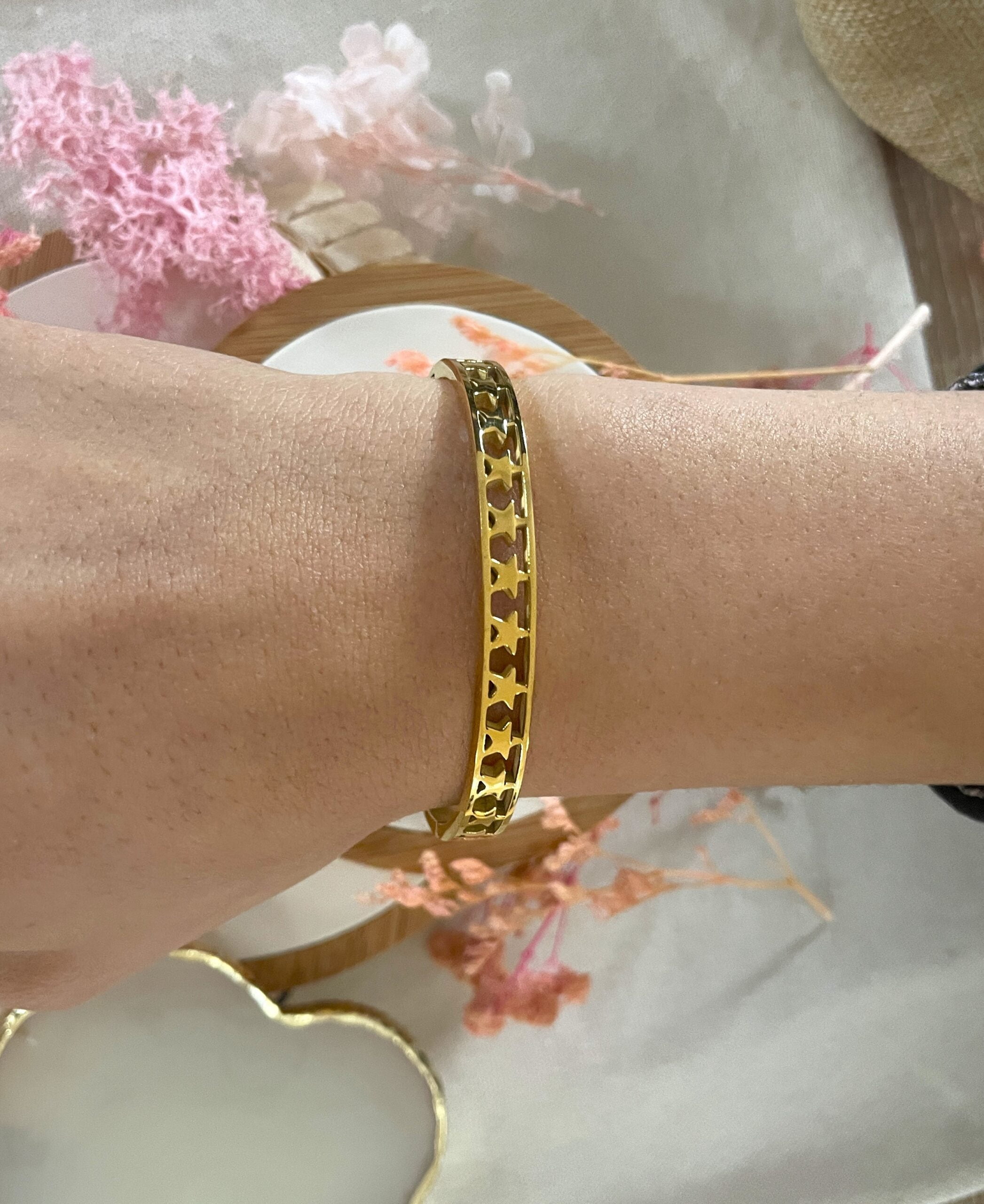 Bracelet/jonc en acier inoxydable doré motif étoile