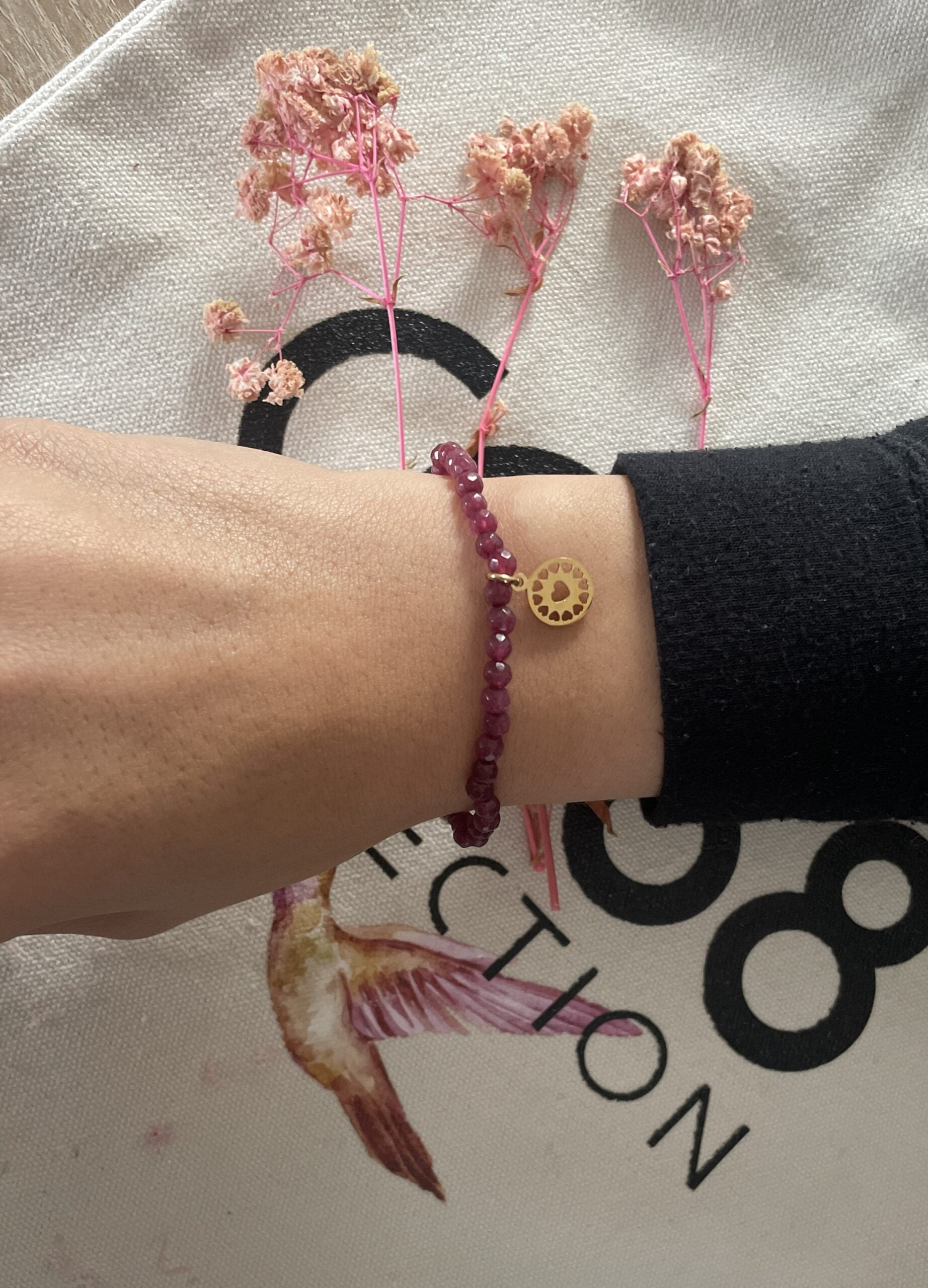 Bracelet Co88 France en acier inoxydable doré et pierres naturelles, pampille coeur dorée