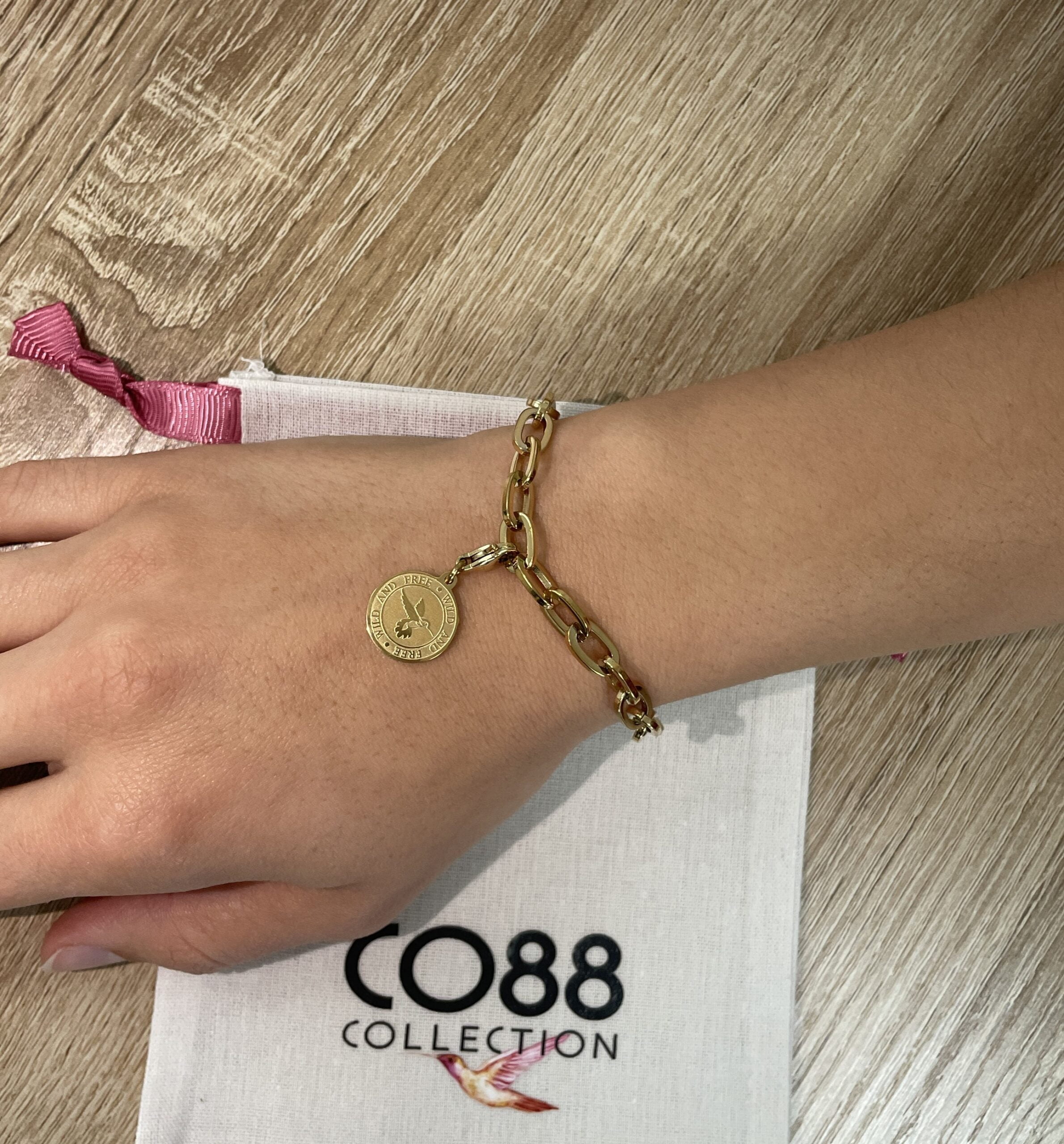 Bracelet Co88 France acier inoxydable doré avec médaille et maille forçat