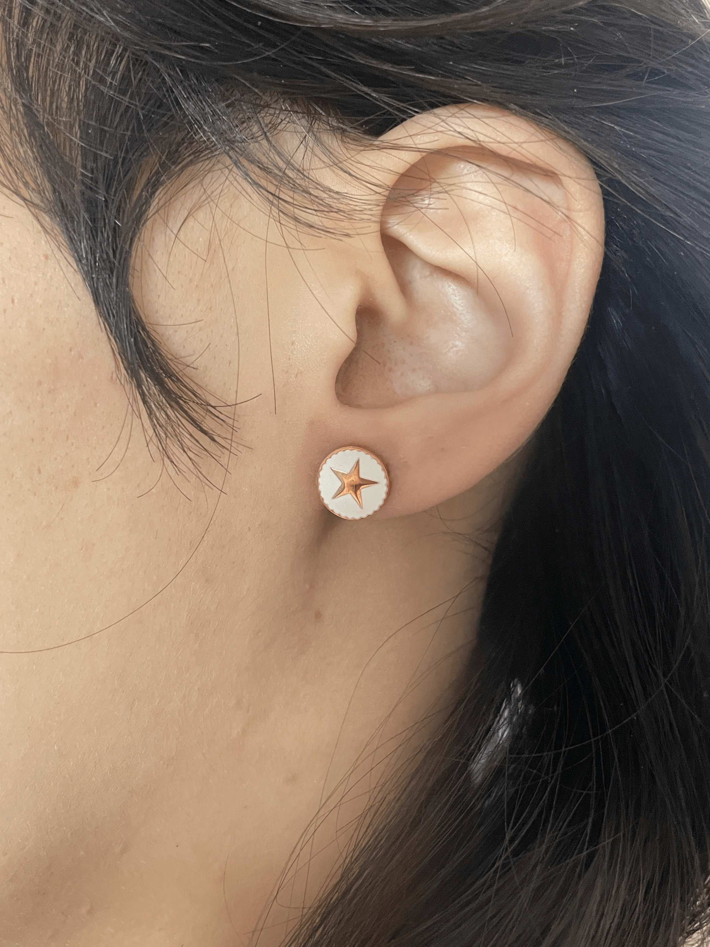 Boucle d'oreille, puce d'oreille Co88 France en acier inoxydable rose gold, motif étoile sur fond blanc