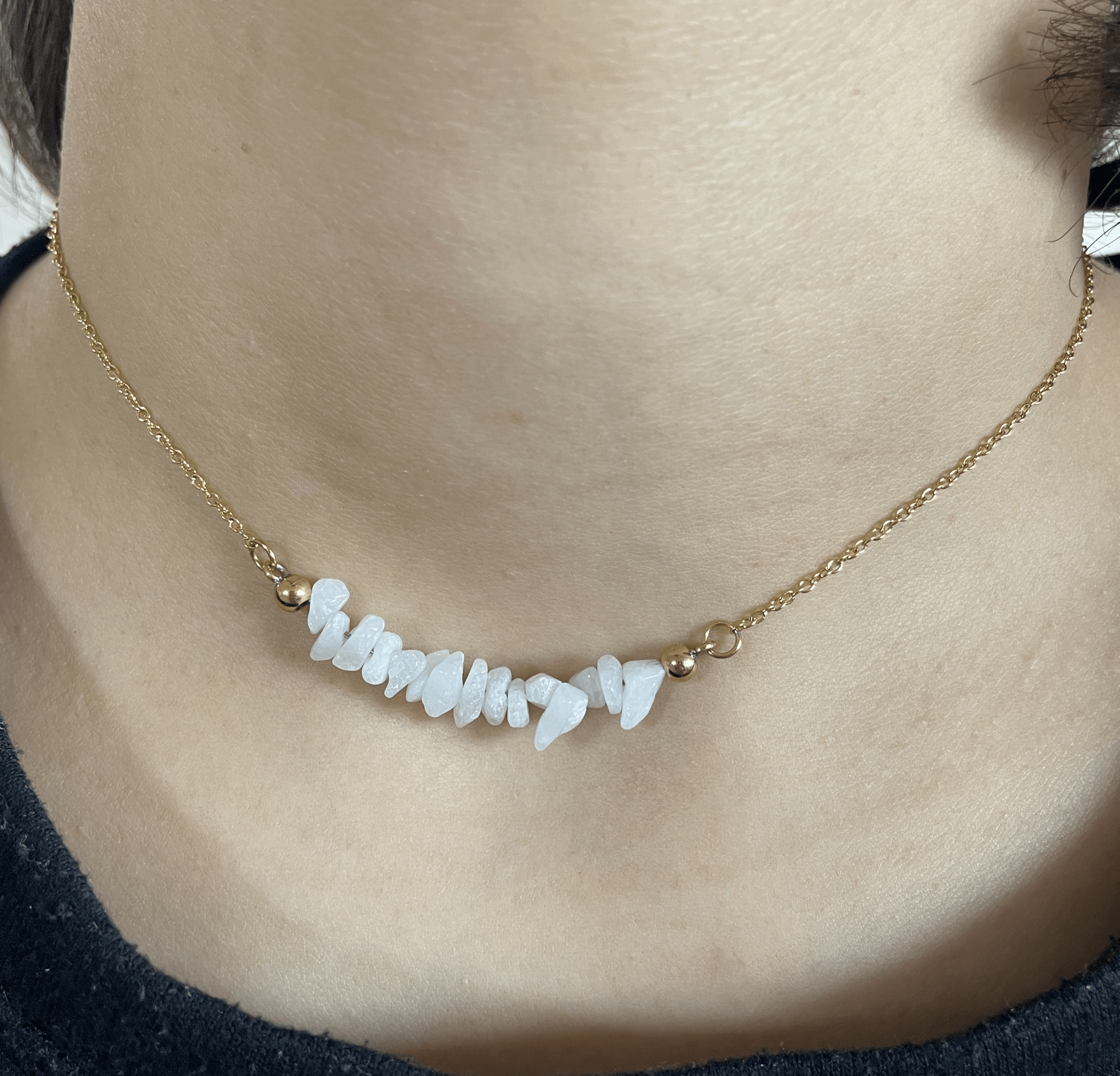 Collier Co88 France en acier inoxydable doré et pierres naturelles blanches
