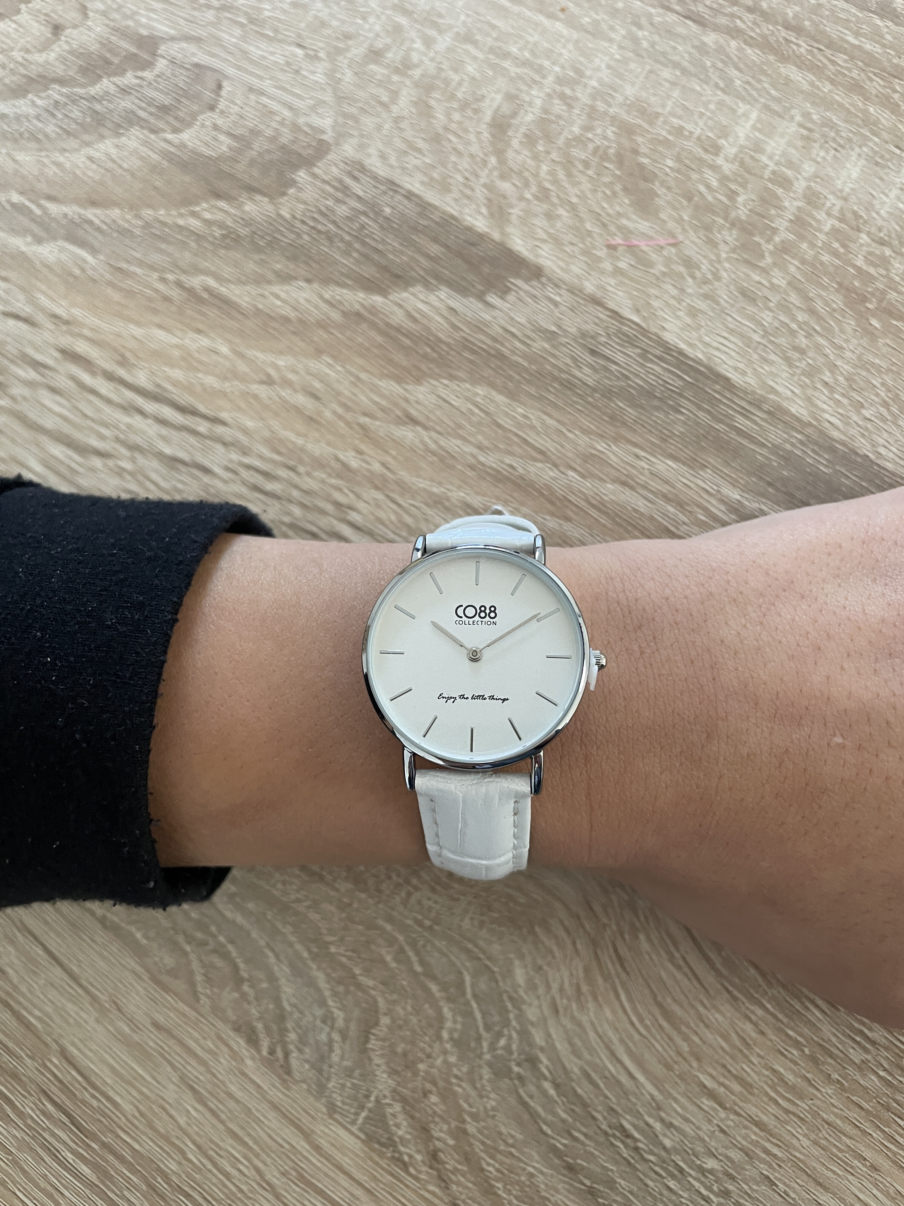 Montre Co88 France en acier inoxydable argenté et cuir blanc, cadrant blanc