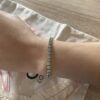 Bracelet rivière/tennis Louisa en zircon bleu clair porté