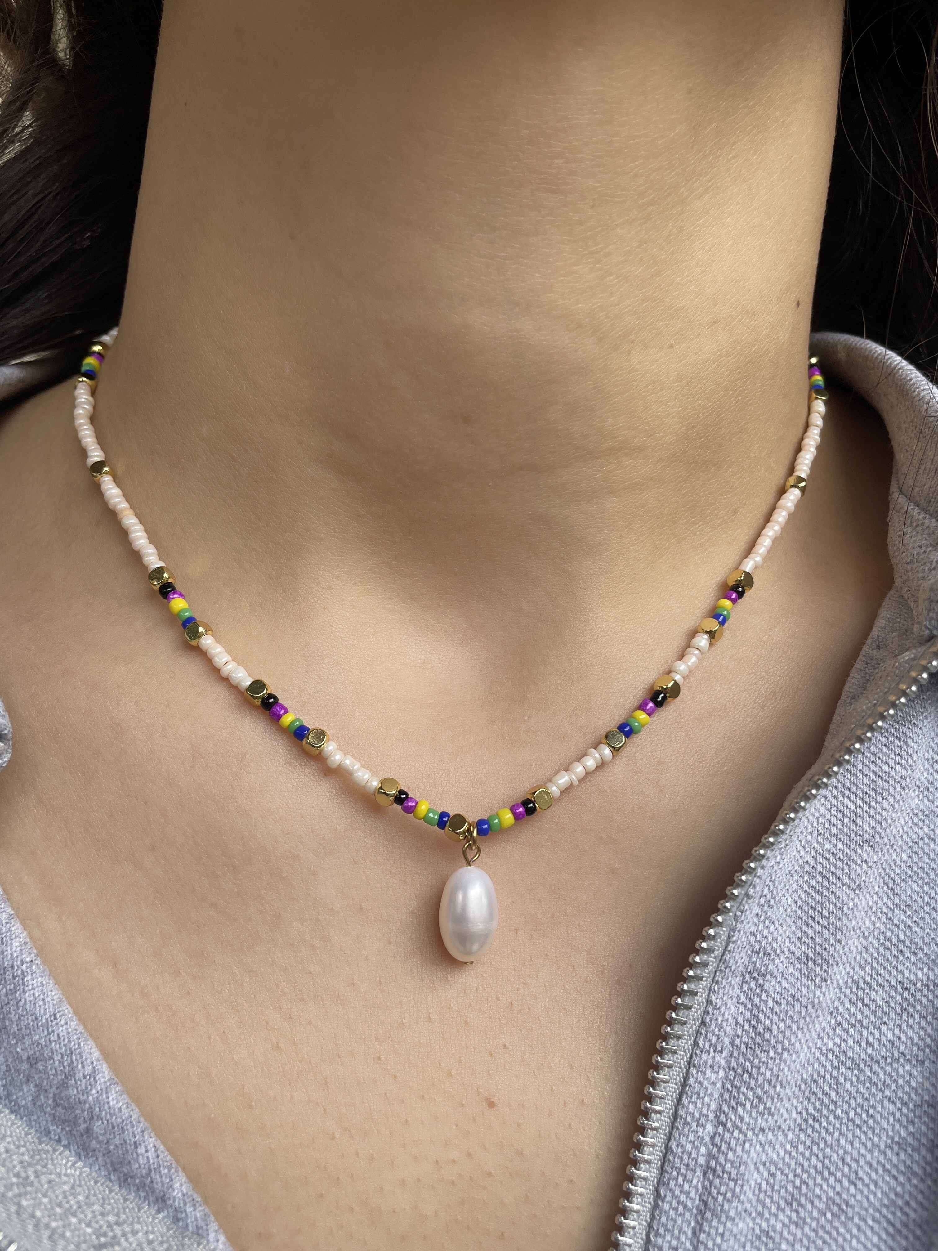 Collier CASSANDRE Collier CASSANDRE en acier inoxydable de la marque CO88France en perles colorées et nacrées et pampille perle d'eau douce